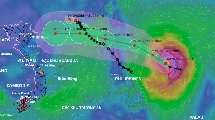 Siêu bão Ragasa tăng cấp nhanh, gây biển động dữ dội