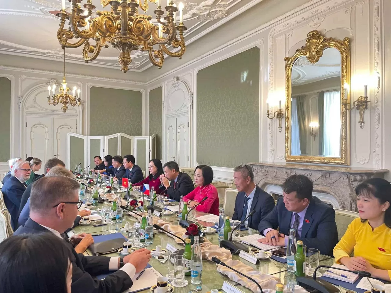 Phó Chủ tịch Quốc hội Nguyễn Thị Thanh cảm ơn và mong muốn chính quyền các cấp của Czech tiếp tục tạo điều kiện thuận lợi cho cộng đồng người Việt Nam tại Czech hội nhập sâu rộng. Ảnh: T. Cường Phó Chủ tịch Quốc hội Nguyễn Thị Thanh cảm ơn và mong muốn chính quyền các cấp của Czech tiếp tục tạo điều kiện thuận lợi cho cộng đồng người Việt Nam tại Czech hội nhập sâu rộng. Ảnh: T. Cường