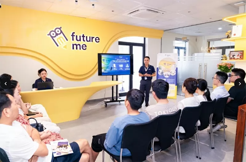 Thầy Phan Minh Đức - Giám đốc học thuật Future Class giao lưu cùng phụ huynh và các bạn học sinh trong sự kiện