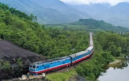 Khách du lịch đã có thể mua vé tàu Tết trên ứng dụng ‘Du lịch Việt Nam - Vietnam Travel’