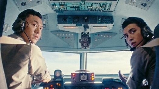 'Tử chiến trên không' chính thức vượt 'Mưa đỏ' ở phòng vé