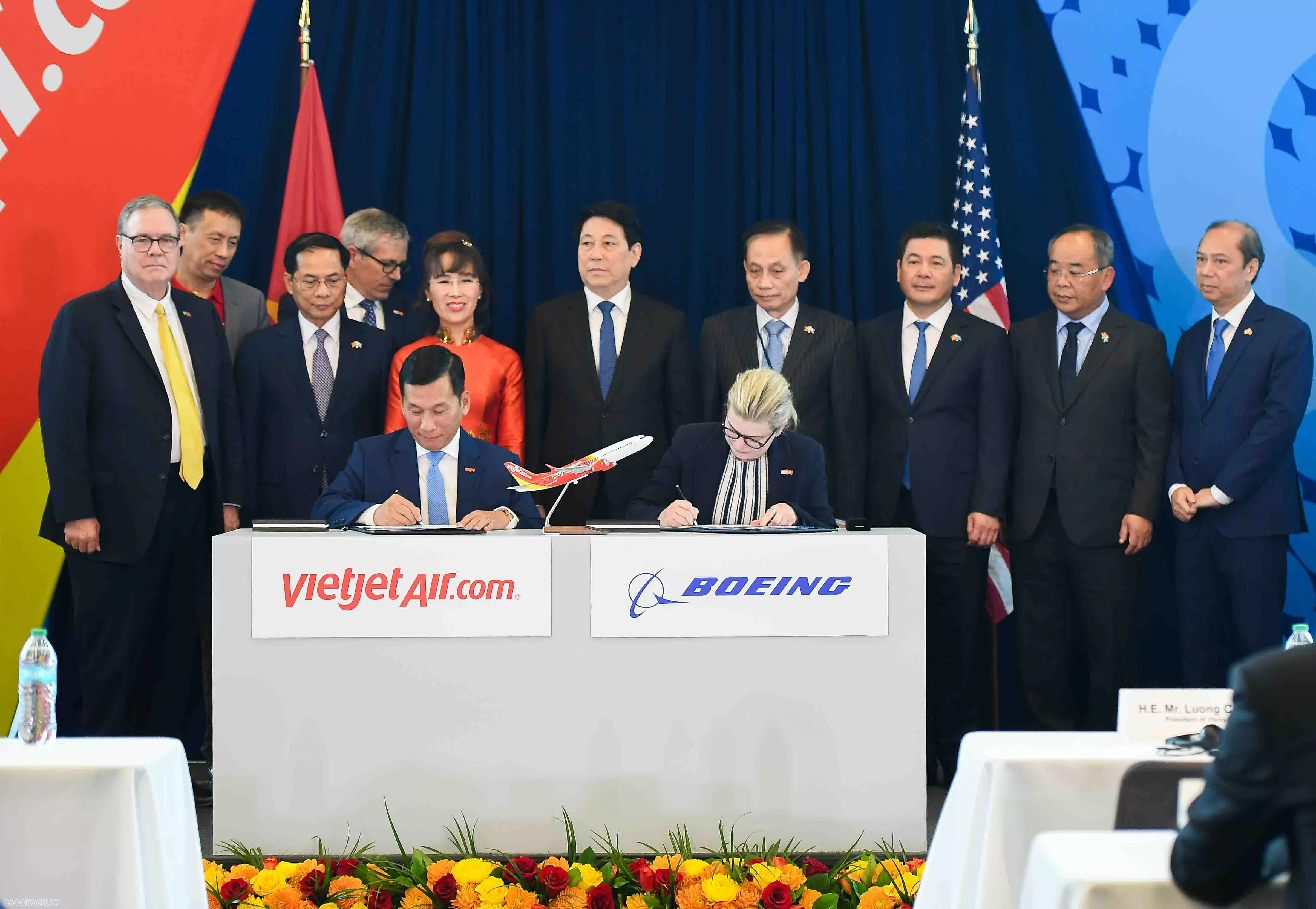 Chủ tịch nước Lương Cường chứng kiến Vietjet nhận bàn giao tàu bay Boeing đầu tiên Chủ tịch nước Lương Cường chứng kiến Vietjet nhận bàn giao tàu bay Boeing đầu tiên