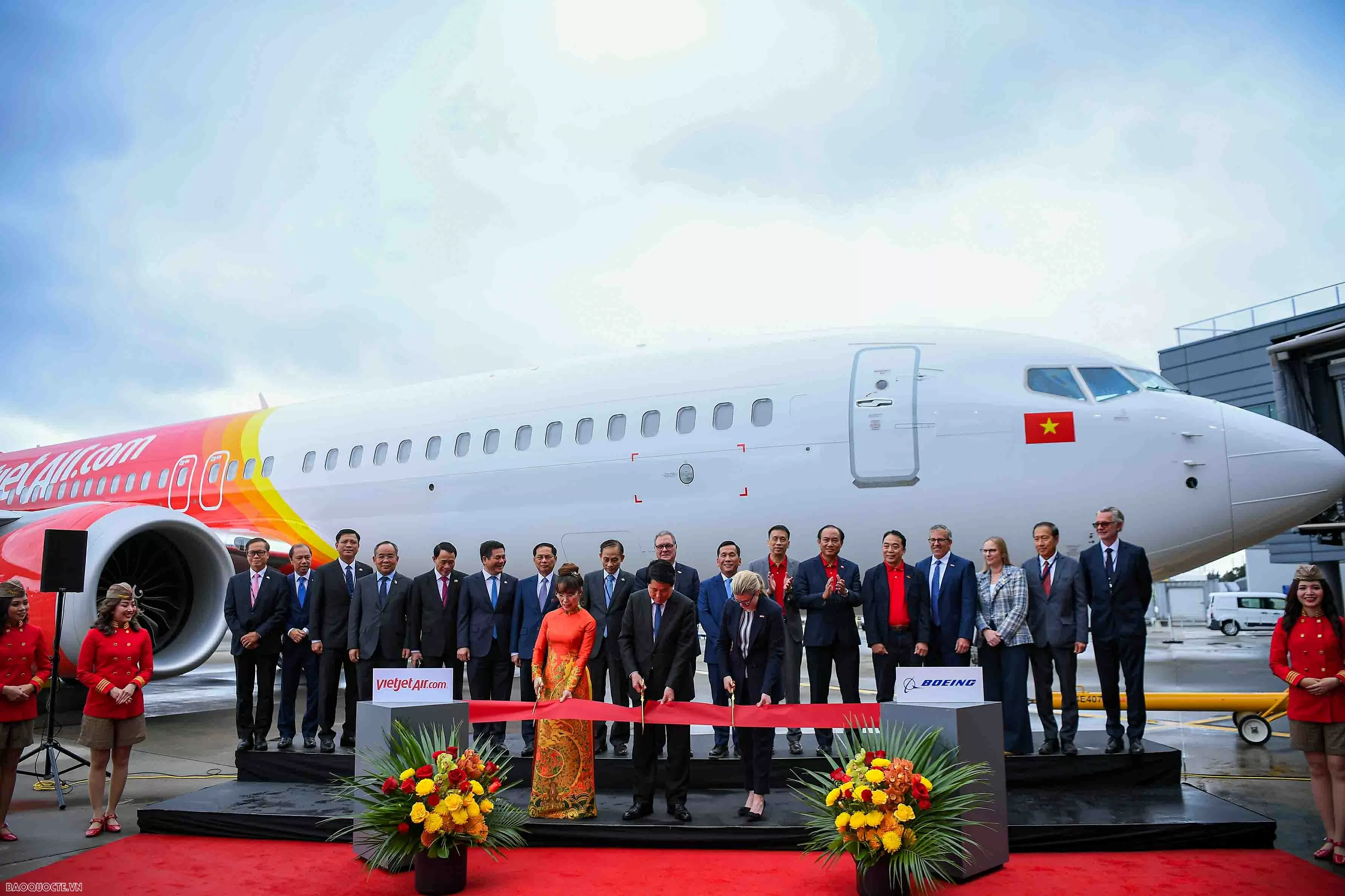 Chủ tịch nước Lương Cường chứng kiến Vietjet nhận bàn giao tàu bay Boeing đầu tiên Chủ tịch nước Lương Cường chứng kiến Vietjet nhận bàn giao tàu bay Boeing đầu tiên