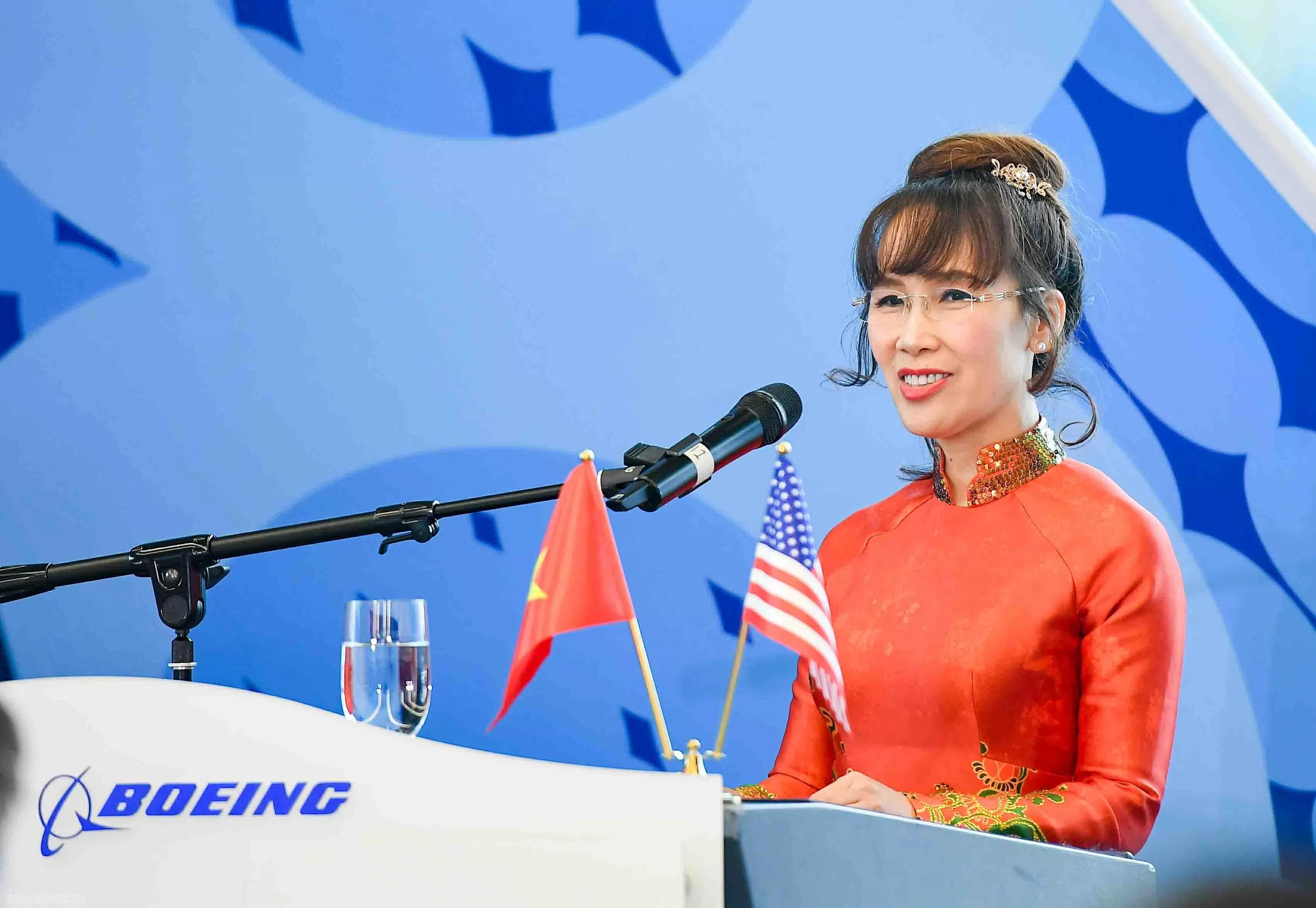 Chủ tịch nước Lương Cường chứng kiến Vietjet nhận bàn giao tàu bay Boeing đầu tiên Chủ tịch nước Lương Cường chứng kiến Vietjet nhận bàn giao tàu bay Boeing đầu tiên