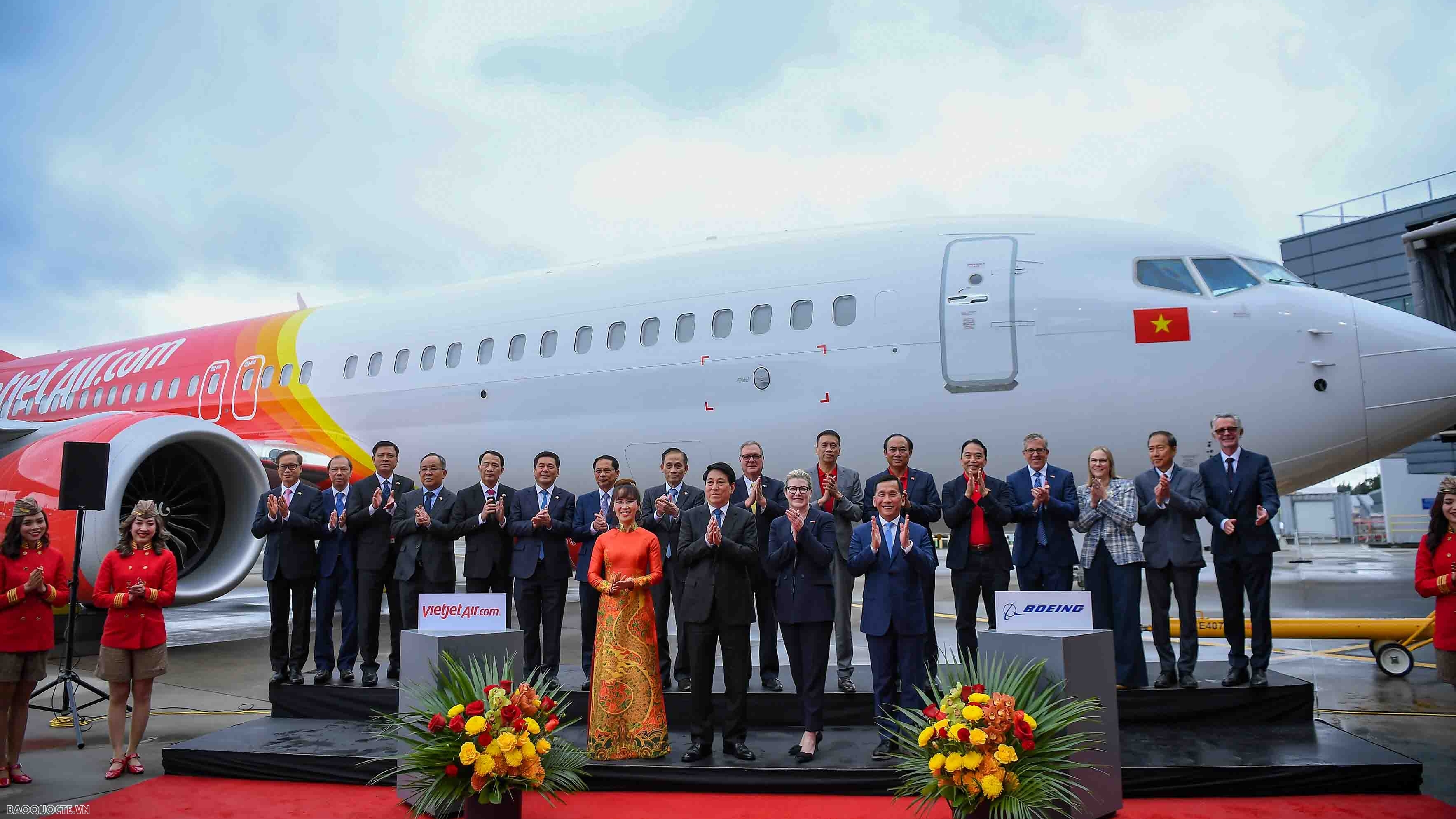 chu tich nuoc luong cuong chung kien vietjet nhan ban giao tau bay boeing dau tien