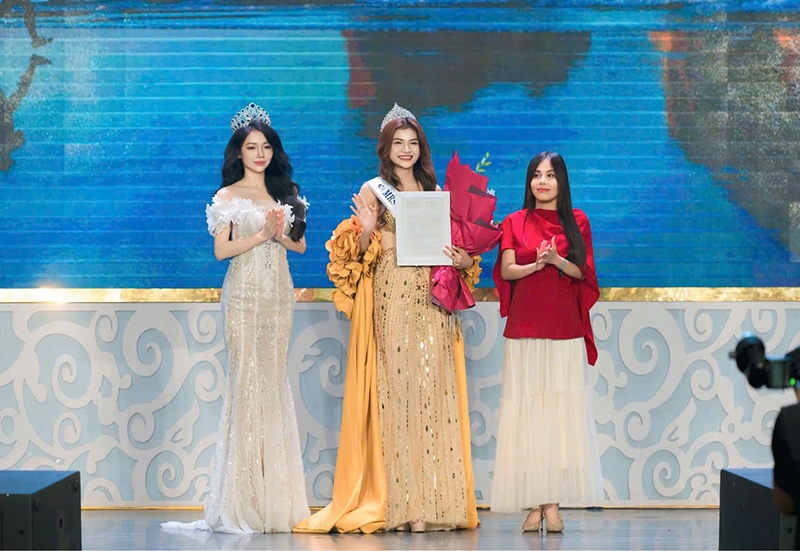 Hoa hậu Mạc Minh đại diện cho Việt Nam tham dự Mrs Tourism 2025 tại Dubai