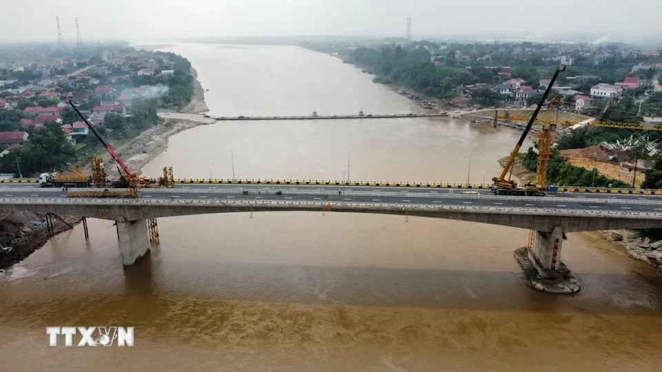 Phú Thọ: Thi công thần tốc, cầu Phong Châu dần hoàn thiện, sẽ khánh thành, thông xe vào ngày 28/9