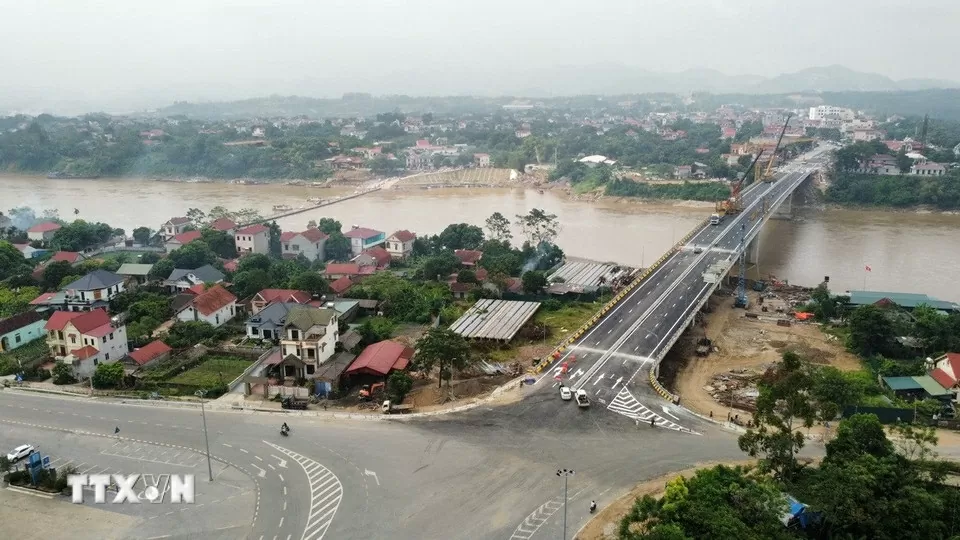 Phú Thọ: Thi công thần tốc, cầu Phong Châu dần hoàn thiện, sẽ khánh thành, thông xe vào ngày 28/9