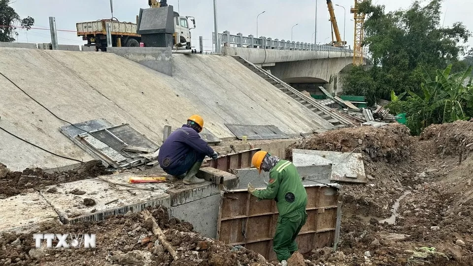 Phú Thọ: Thi công thần tốc, cầu Phong Châu dần hoàn thiện, sẽ khánh thành, thông xe vào ngày 28/9