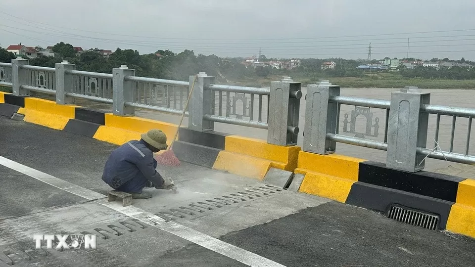 Phú Thọ: Thi công thần tốc, cầu Phong Châu dần hoàn thiện, sẽ khánh thành, thông xe vào ngày 28/9