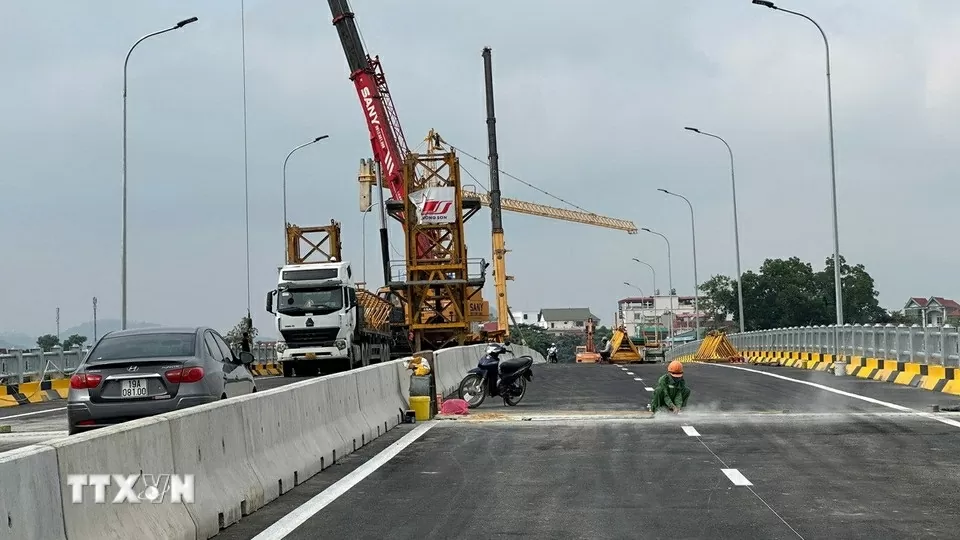 Phú Thọ: Thi công thần tốc, cầu Phong Châu dần hoàn thiện, sẽ khánh thành, thông xe vào ngày 28/9