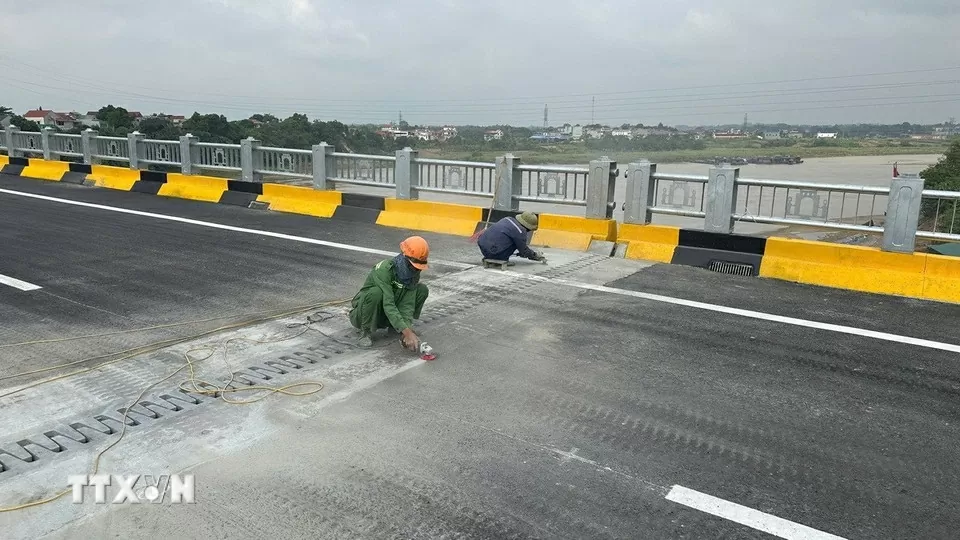 Phú Thọ: Thi công thần tốc, cầu Phong Châu dần hoàn thiện, sẽ khánh thành, thông xe vào ngày 28/9