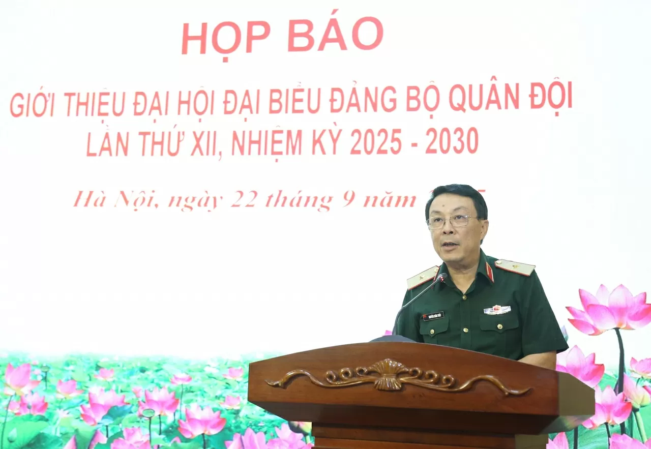 Thiếu tướng Nguyễn Xuân Thủy, Phó Cục trưởng Cục Tuyên huấn, Tổng cục Chính trị Quân đội nhân dân Việt Nam chủ trì buổi họp báo. (Ảnh: Thành Long) Thiếu tướng Nguyễn Xuân Thủy, Phó Cục trưởng Cục Tuyên huấn, Tổng cục Chính trị Quân đội nhân dân Việt Nam chủ trì buổi họp báo. (Ảnh: Thành Long)