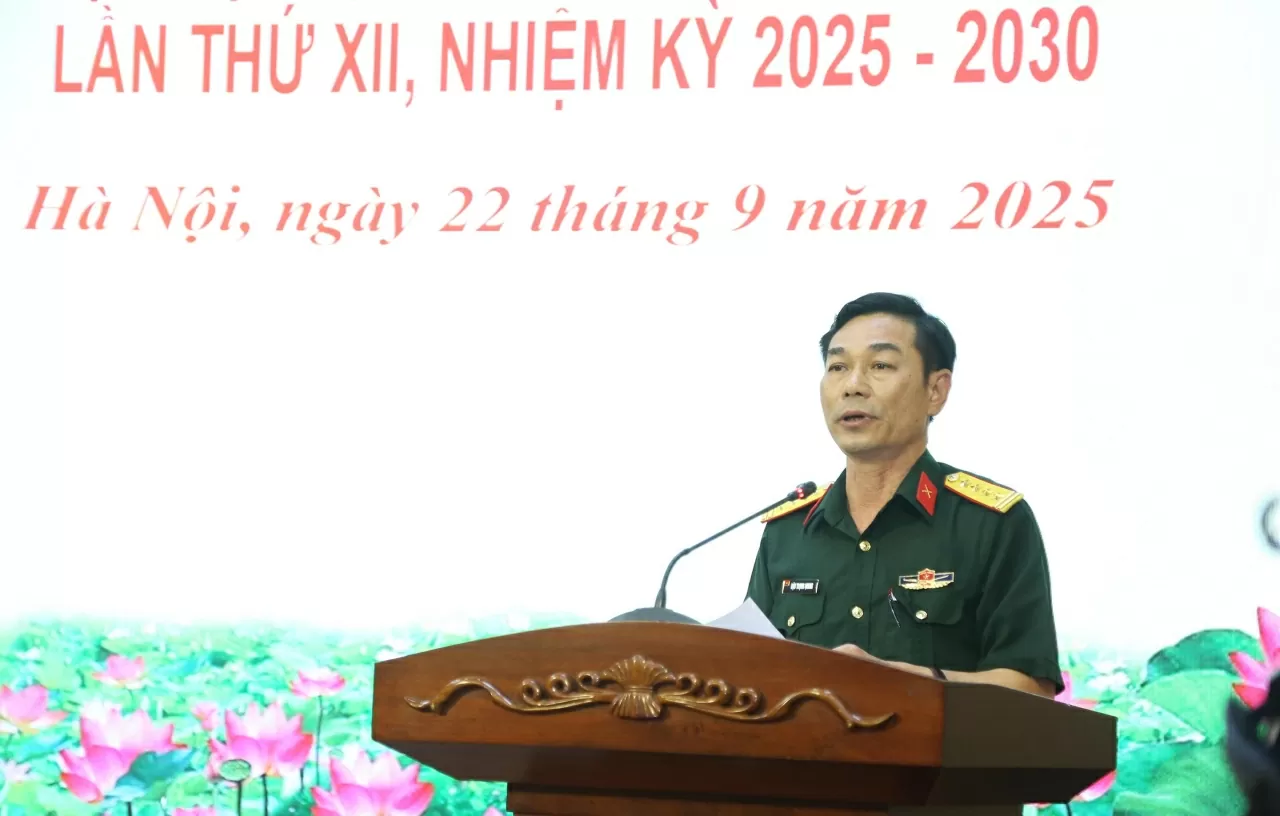 Đại tá Đậu Trọng Quang, Phó Cục trưởng Cục Tổ chức, Tổng cục Chính trị Quân đội nhân dân Việt Nam tham gia cung cấp thông tin họp báo. (Ảnh: Thành Long)