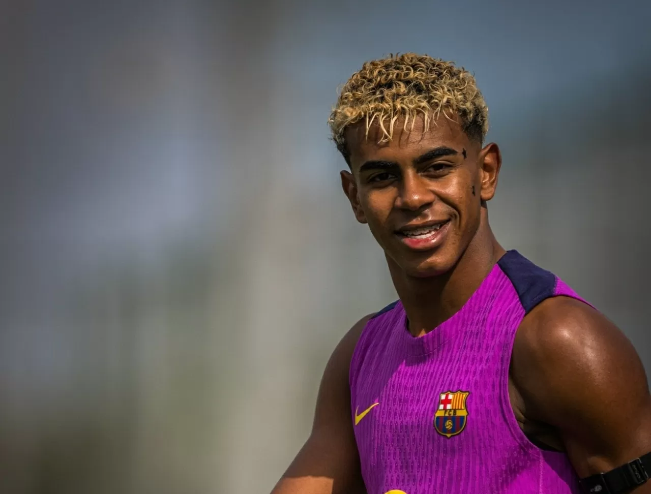 Yamal phá sâu kỷ lục của Ronaldo Luís Nazário de Lima nếu giành giải Quả bóng vàng 2025 Yamal phá sâu kỷ lục của Ronaldo Luís Nazário de Lima nếu giành giải Quả bóng vàng 2025