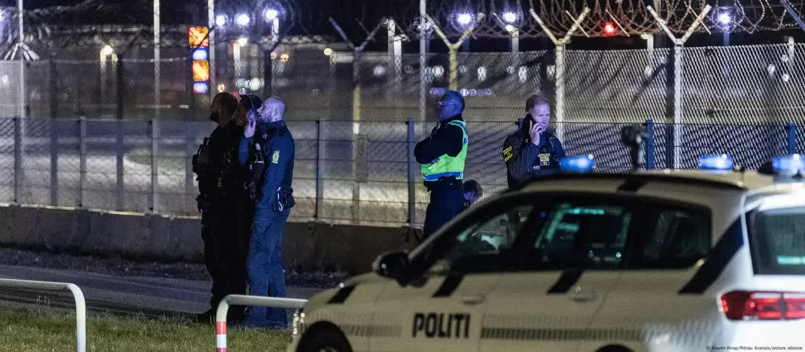 Đan Mạch phát hiện các UAV chưa xác định, khẩn cấp đóng cửa sân bay Copenhagen Đan Mạch phát hiện các UAV chưa xác định, khẩn cấp đóng cửa sân bay Copenhagen