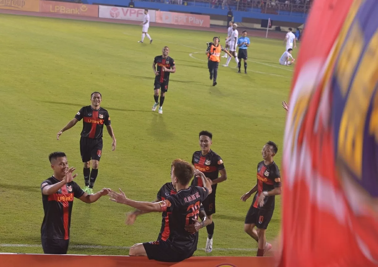 Hoàng Đức lập công,CLB Ninh Bình thắng đẹp nhà đương kim vô địch Thép Xanh Nam Định