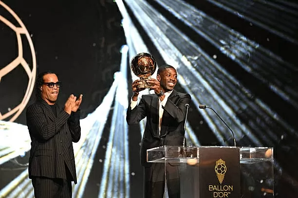 CHÙM ẢNH: Ousmane Dembele rạng rỡ nhận giải Quả bóng vàng 2025