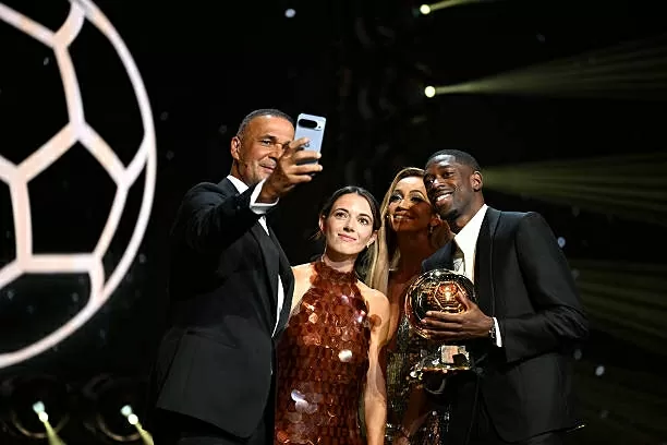 CHÙM ẢNH: Ousmane Dembele rạng rỡ nhận giải Quả bóng vàng 2025