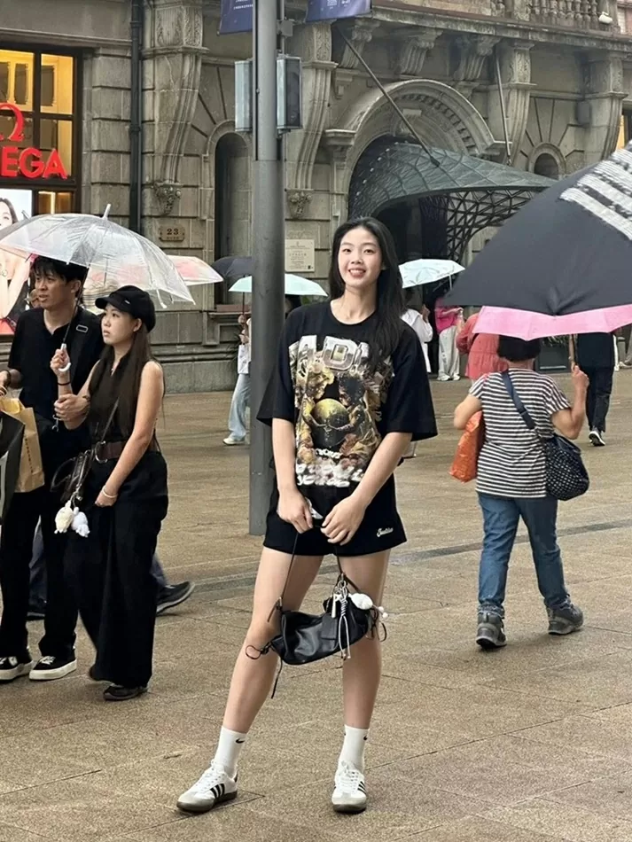 Ngắm nhan sắc các VĐV bóng chuyền nữ Binh chủng Thông tin trong chuyến tập huấn tại Thượng Hải, Trung Quốc