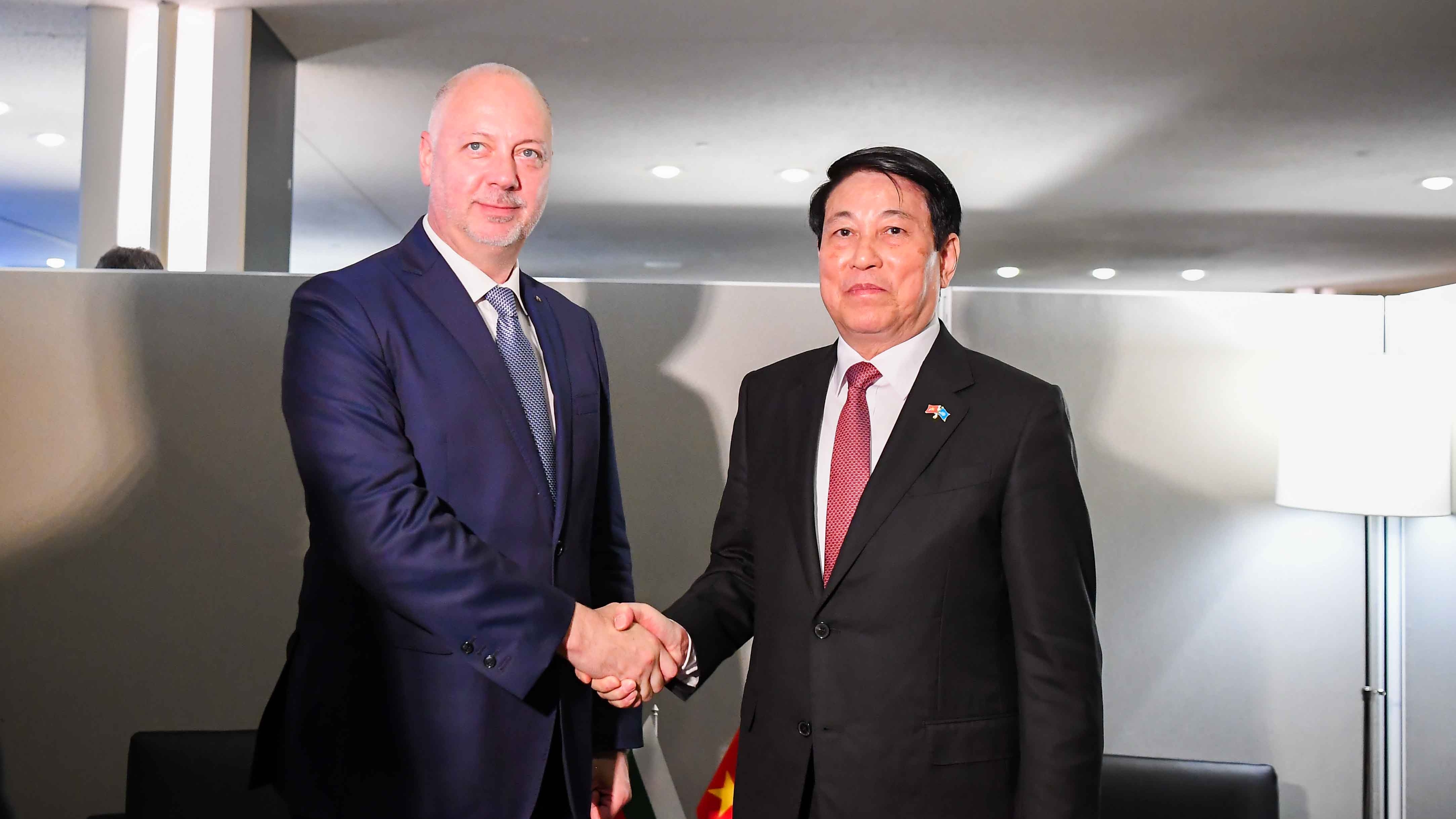 chu tich nuoc luong cuong gap go tiep xuc voi lanh dao bulgaria va bo dao nha