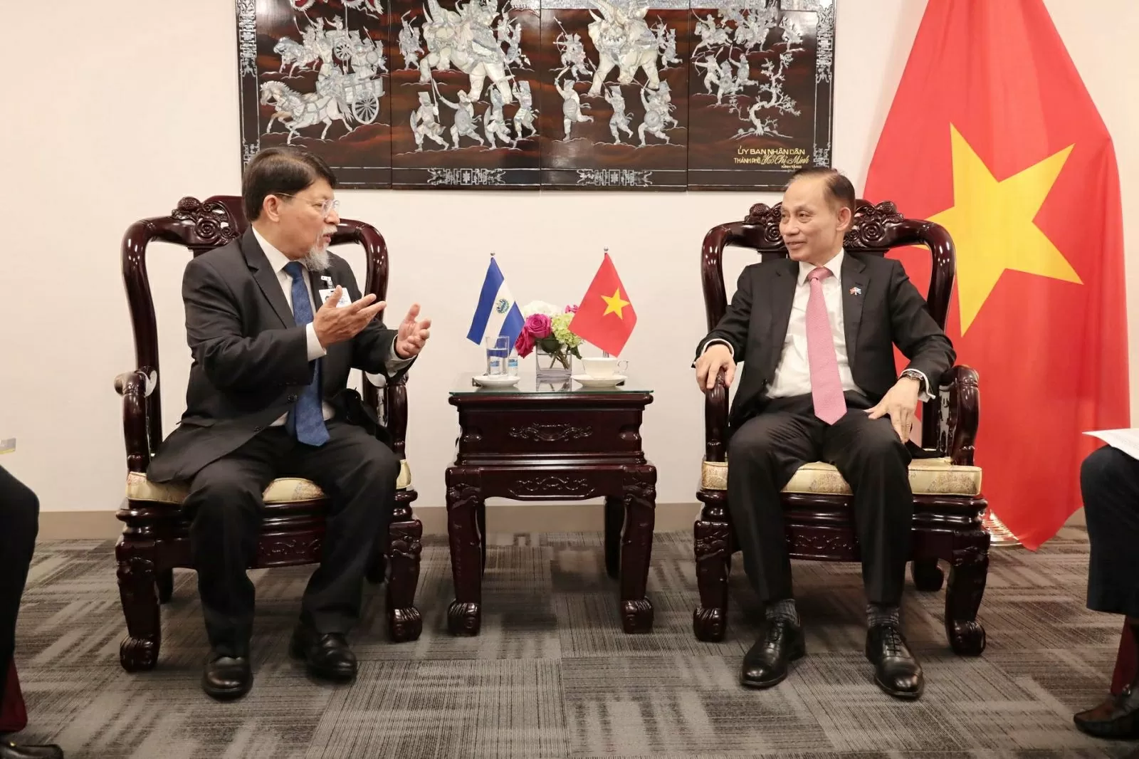 Quyền Bộ trưởng Ngoại giao Việt Nam Lê Hoài Trung gặp Bộ trưởng, Cố vấn Tổng thống Nicaragua về các vấn đề và chính sách quốc tế. (Ảnh: Thanh Tuấn)