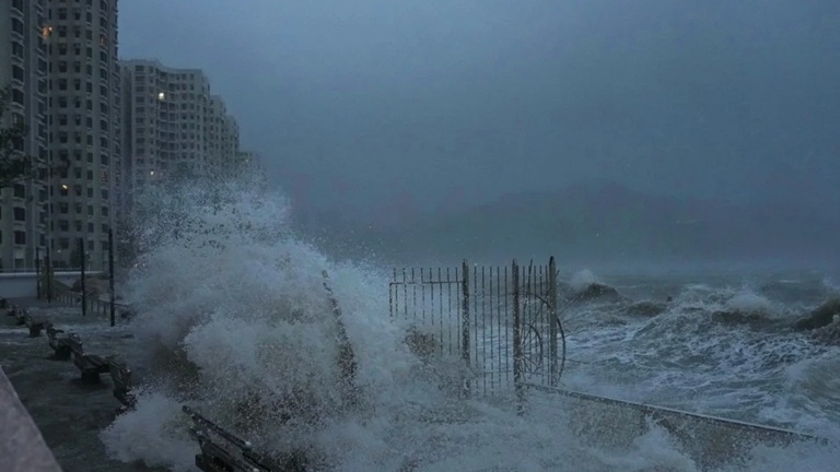 Siêu bão Ragasa tại Trung Quốc: Hong Kong, Macau nâng mức cảnh báo lên cao nhất; số người thiệt mạng do vỡ hồ chắn ở Đài Loan tăng cao