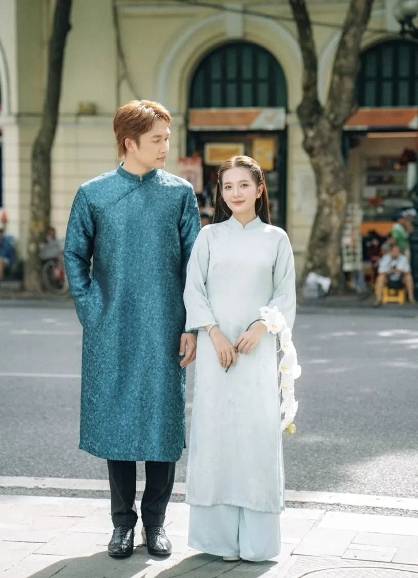 Bộ ảnh cưới hòa mình vào Thu Hà Nội của cặp diễn viên Đình Tú - Ngọc Huyền