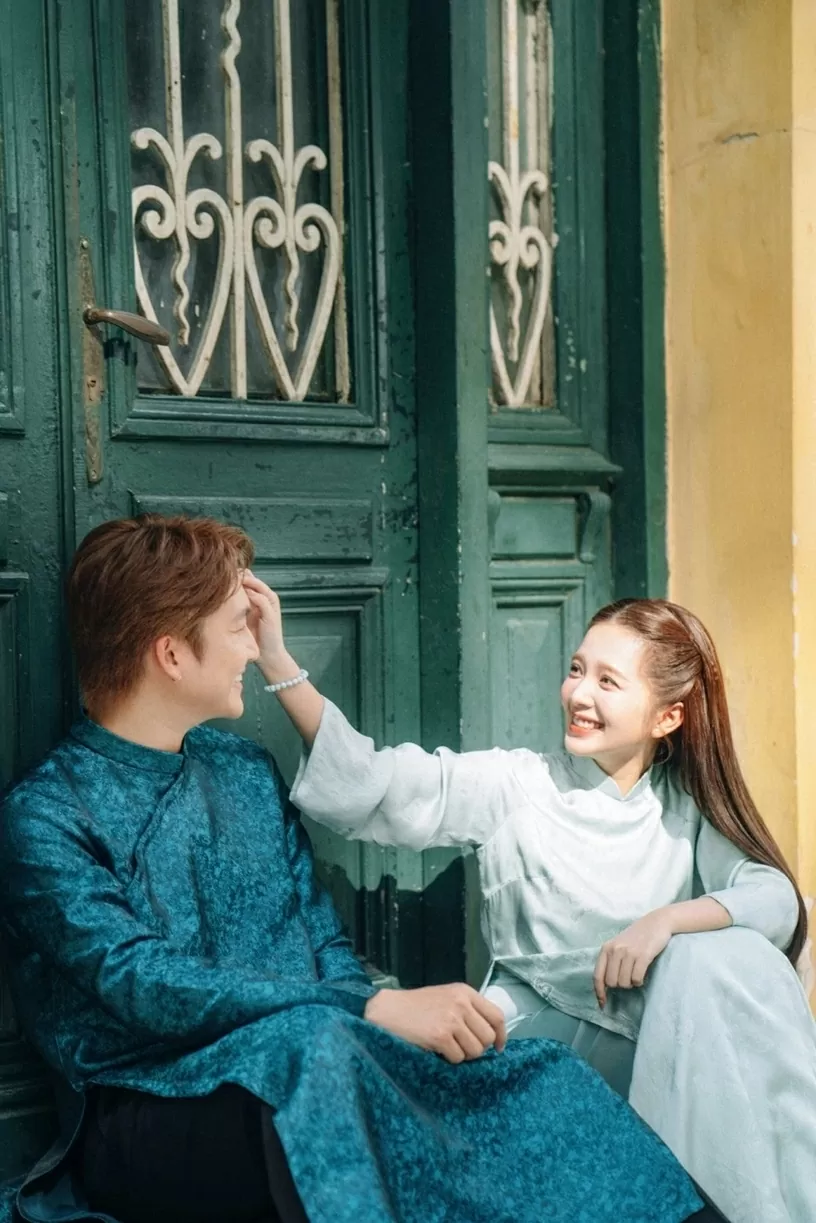 Bộ ảnh cưới hòa mình vào Thu Hà Nội của cặp diễn viên Đình Tú - Ngọc Huyền