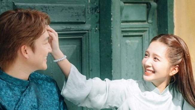 Bộ ảnh cưới hòa mình vào Thu Hà Nội của cặp diễn viên Đình Tú - Ngọc Huyền