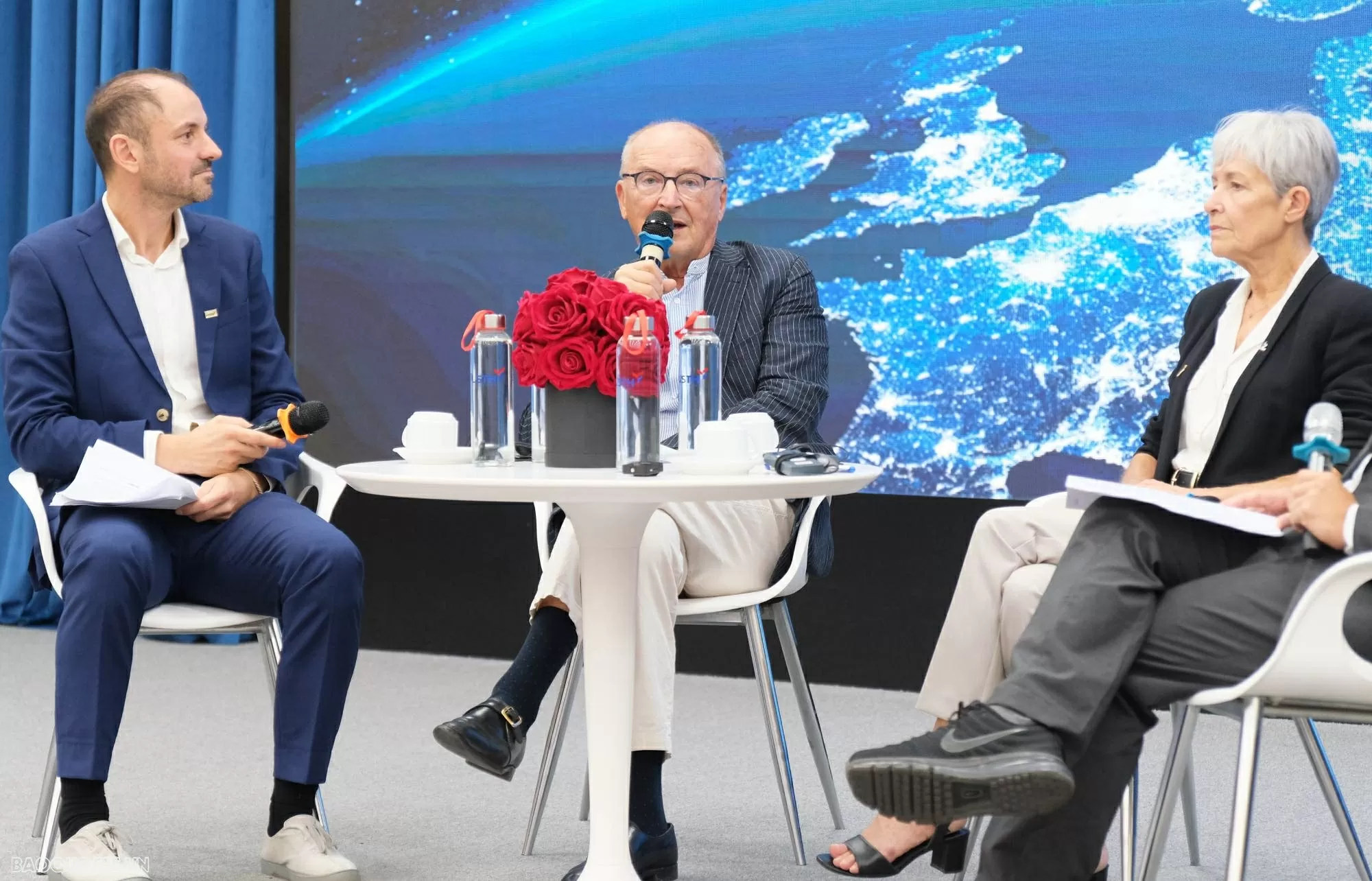 Hành trình chạm tới vũ trụ: Sáng tạo và gắn kết hợp tác Việt-Pháp