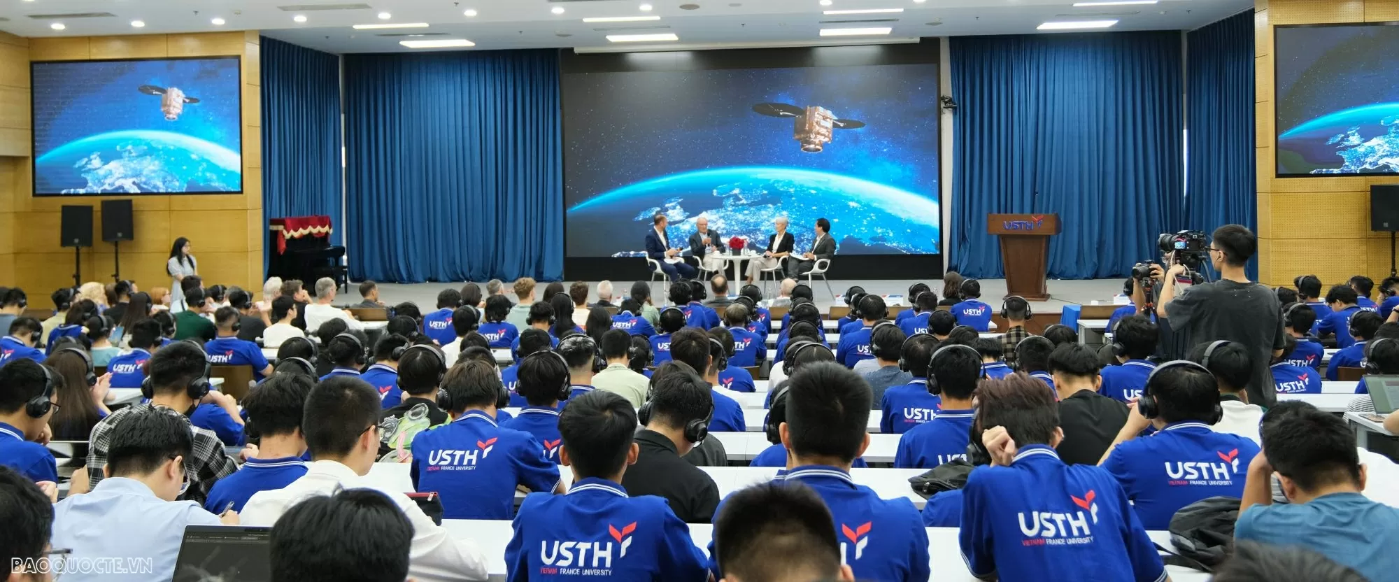 Hành trình chạm tới vũ trụ: Sáng tạo và gắn kết hợp tác Việt-Pháp Hành trình chạm tới vũ trụ: Sáng tạo và gắn kết hợp tác Việt-Pháp