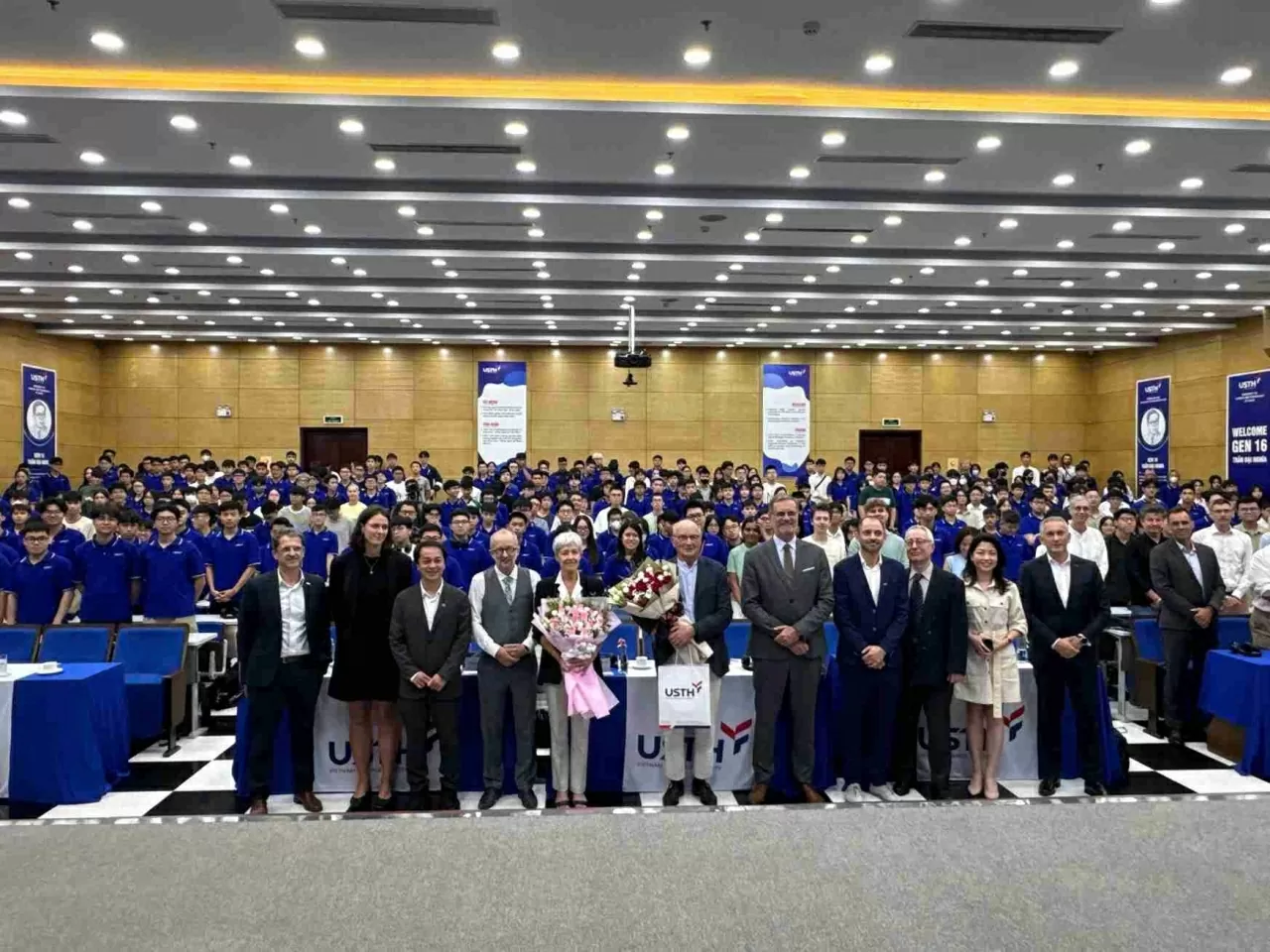 Hành trình chạm tới vũ trụ: Sáng tạo và gắn kết hợp tác Việt-Pháp Hành trình chạm tới vũ trụ: Sáng tạo và gắn kết hợp tác Việt-Pháp