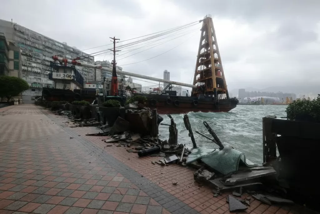 Hình ảnh siêu bão Ragasa càn quét Philippines và Trung Quốc Hình ảnh siêu bão Ragasa càn quét Philippines và Trung Quốc