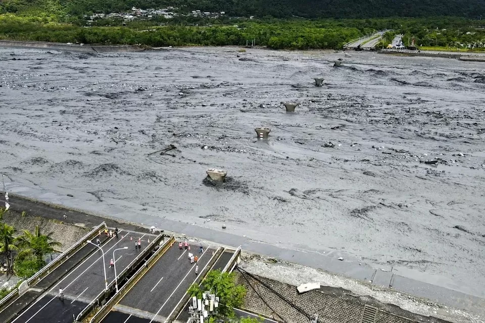 Hình ảnh siêu bão Ragasa càn quét Philippines  và Trung Quốc