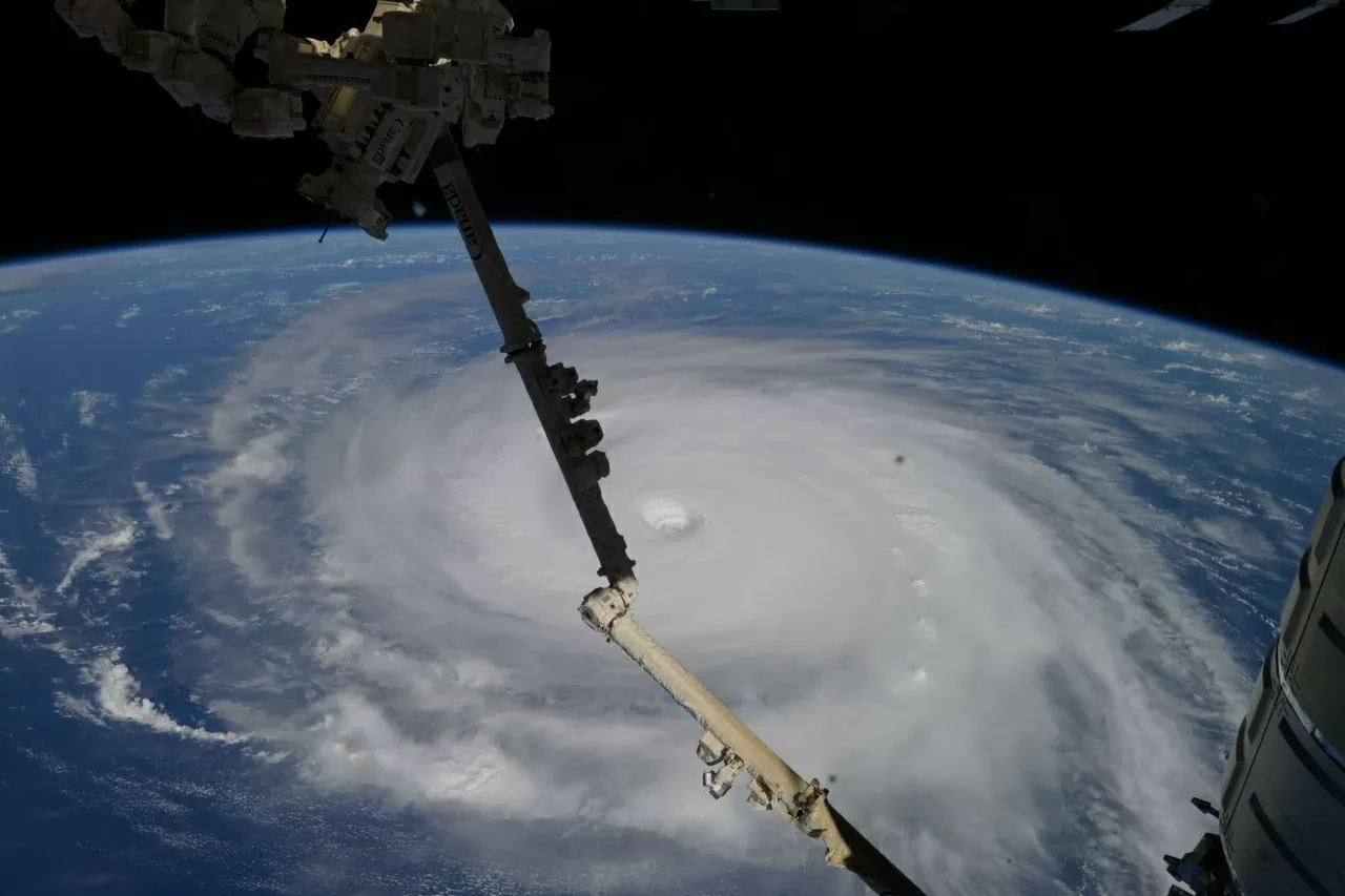 Hình ảnh siêu bão Ragasa càn quét Philippines và Trung Quốc Hình ảnh siêu bão Ragasa càn quét Philippines và Trung Quốc