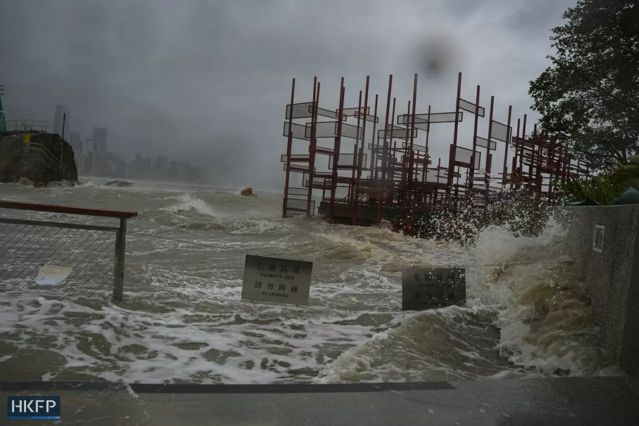 Hình ảnh siêu bão Ragasa càn quét Philippines và Trung Quốc Hình ảnh siêu bão Ragasa càn quét Philippines và Trung Quốc