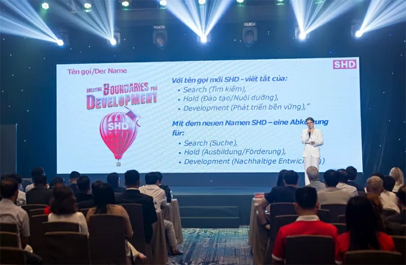 Bà Nguyễn Thị Huyền – Tổng Giám đốc Công ty SHD công bố chuyển đổi thương hiệu SHB thành hệ sinh thái SHD, ngày 13/09/2024