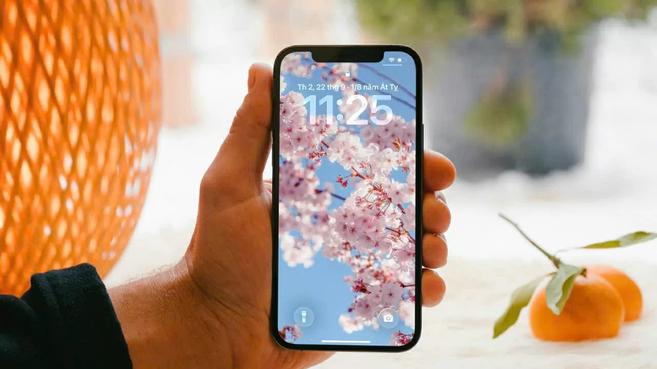 Cách xem lịch âm trên màn hình khóa iPhone iOS 26 đơn giản