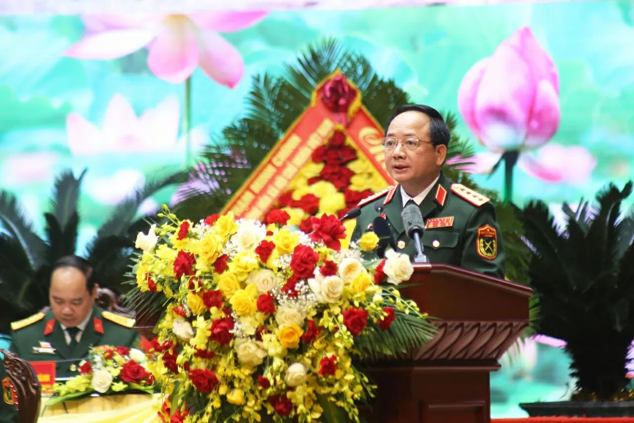 Đại tướng Trịnh Văn Quyết báo cáo. (Ảnh: Thành Long)