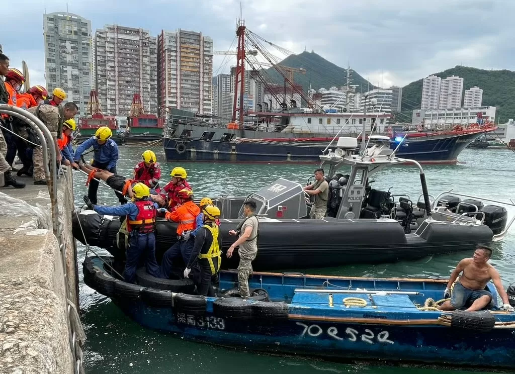 Hình ảnh siêu bão Ragasa càn quét Philippines và Trung Quốc Hình ảnh siêu bão Ragasa càn quét Philippines và Trung Quốc
