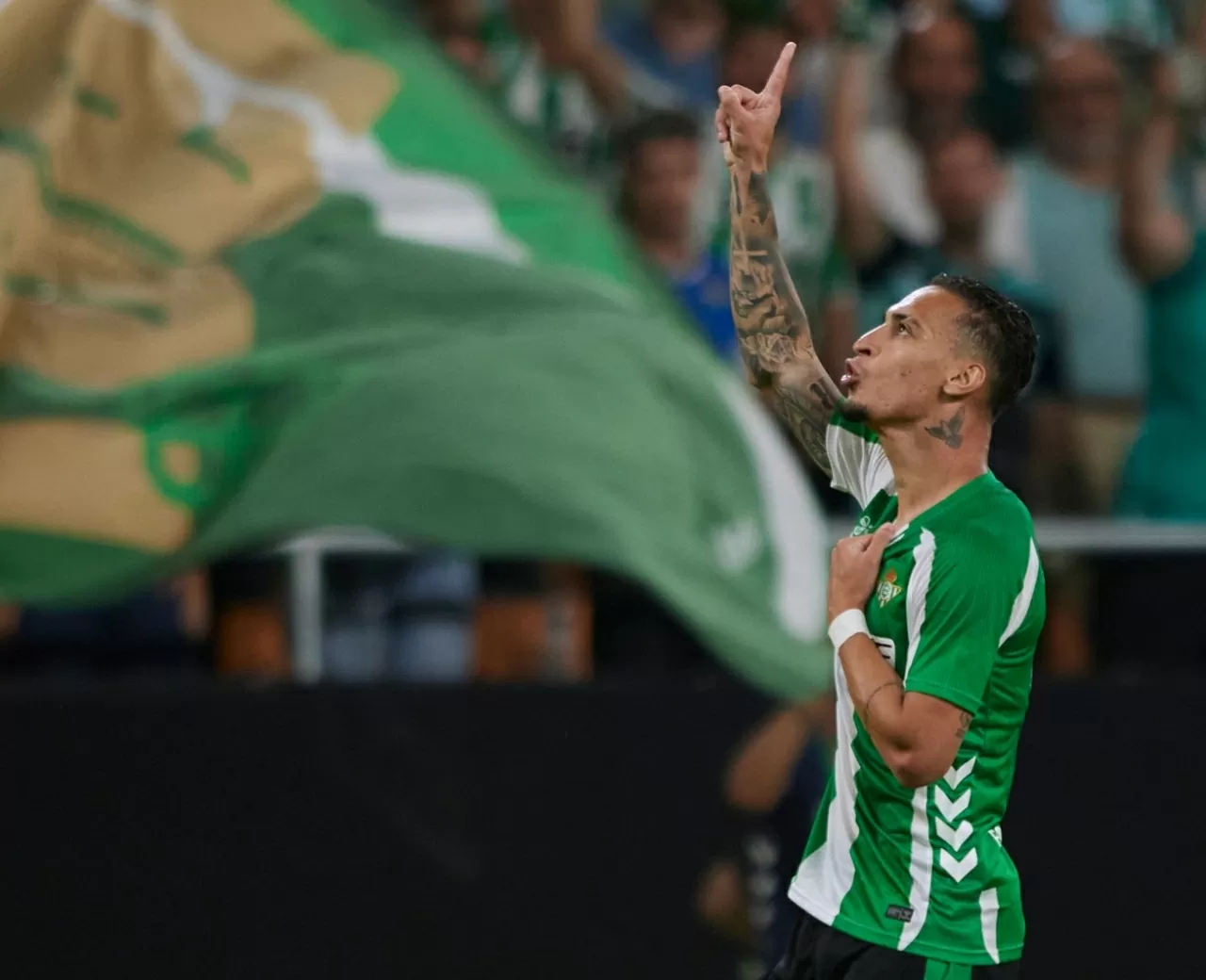 Antony ghi bàn, Betis thoát thua tại Europa League Antony ghi bàn, Betis thoát thua tại Europa League