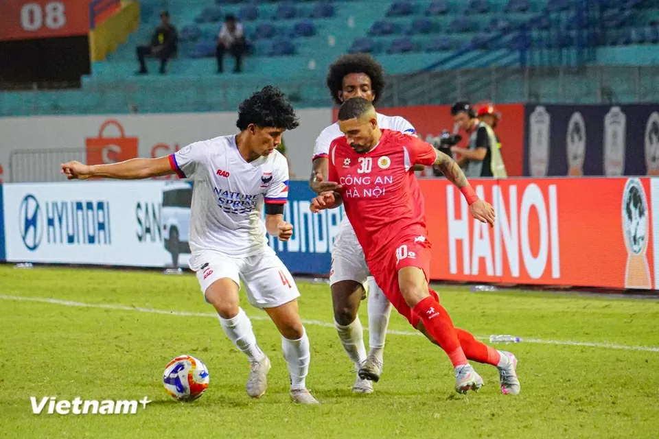 Được đánh giá cao hơn nhưng CLB Công an Hà Nội gặp nhiều khó khăn trong cuộc đối đầu với Cebu FC. 