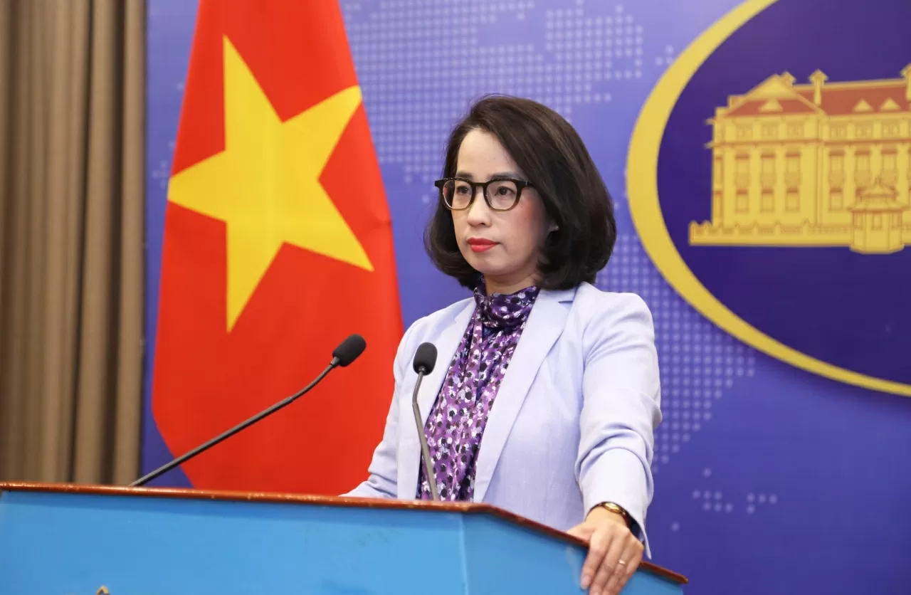 Người phát ngôn Bộ Ngoại giao Phạm Thu Hằng tại họp báo thường kỳ ngày 24/4. (Ảnh: Thành Long) Người phát ngôn Bộ Ngoại giao Phạm Thu Hằng tại họp báo thường kỳ ngày 24/4. (Ảnh: Thành Long)