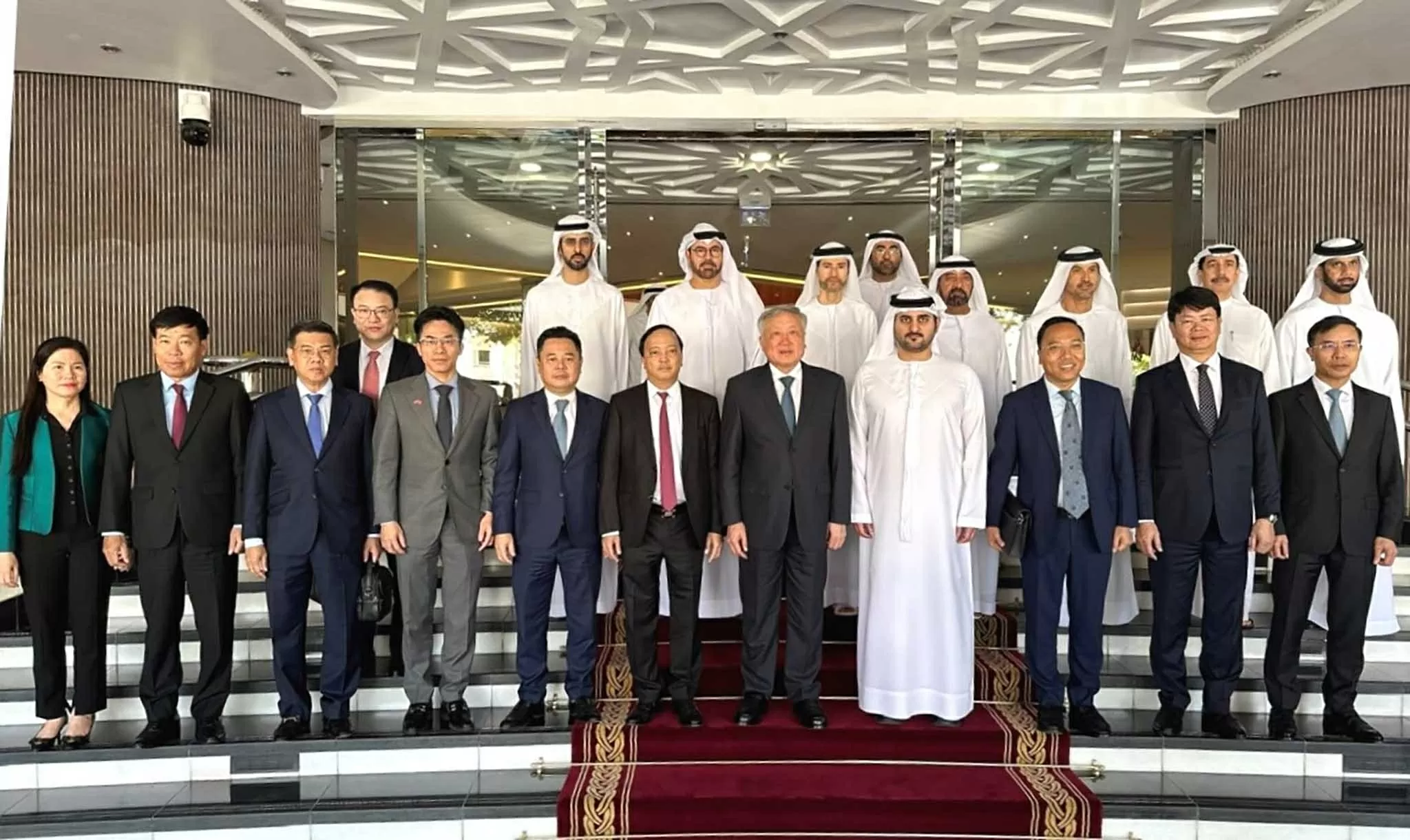 Phó Thủ tướng Thường trực Nguyễn Hòa Bình hội đàm với Phó Thủ tướng, Bộ trưởng Tài chính UAE Phó Thủ tướng Thường trực Nguyễn Hòa Bình hội đàm với Phó Thủ tướng, Bộ trưởng Tài chính UAE