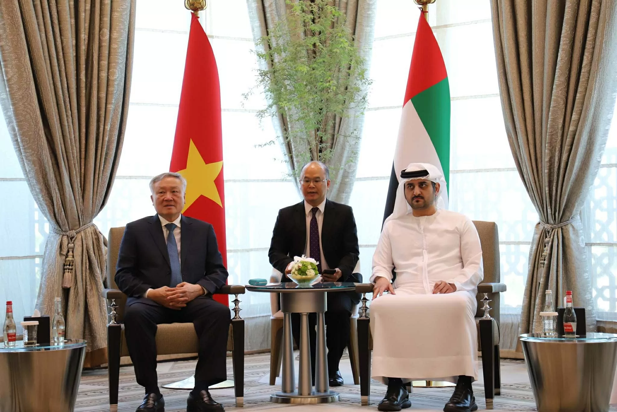 Phó Thủ tướng Thường trực Nguyễn Hòa Bình hội đàm với Phó Thủ tướng, Bộ trưởng Tài chính UAE