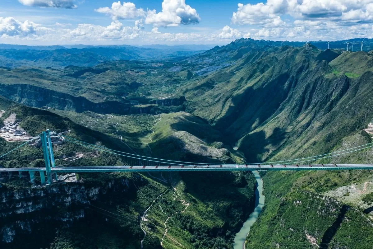 Trung Quốc sắp thông xe cây cầu cao nhất thế giới, rút ngắn quãng đường di chuyển từ hai giờ xuống còn vài phút