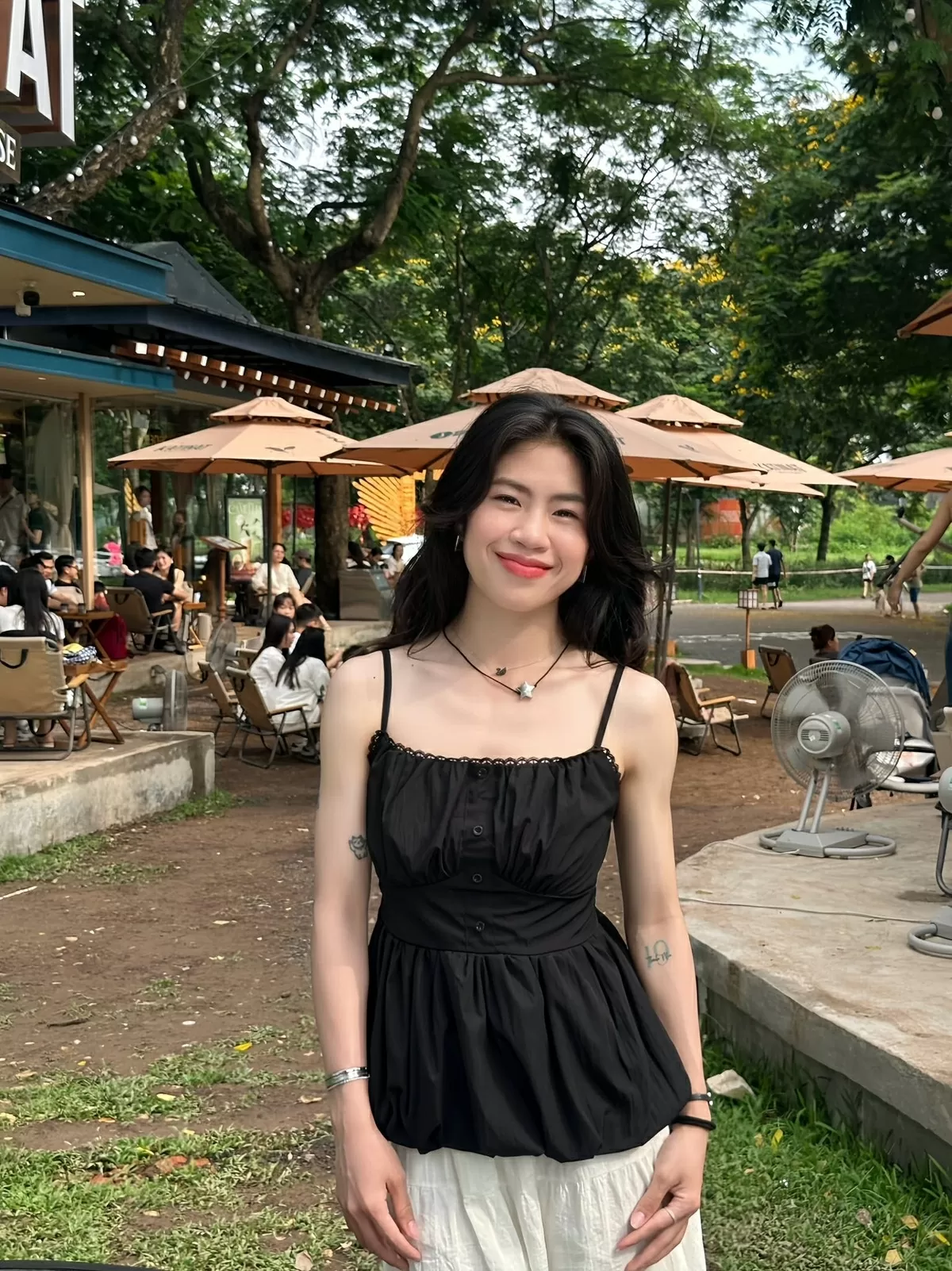 Vẻ đẹp trong trẻo của hot girl bóng đá Việt Thanh Nhã