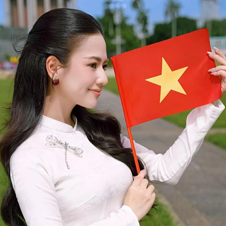 Diễn viên Việt Hoa phim Gió ngang khoảng trời xanh Diễn viên Việt Hoa phim Gió ngang khoảng trời xanh
