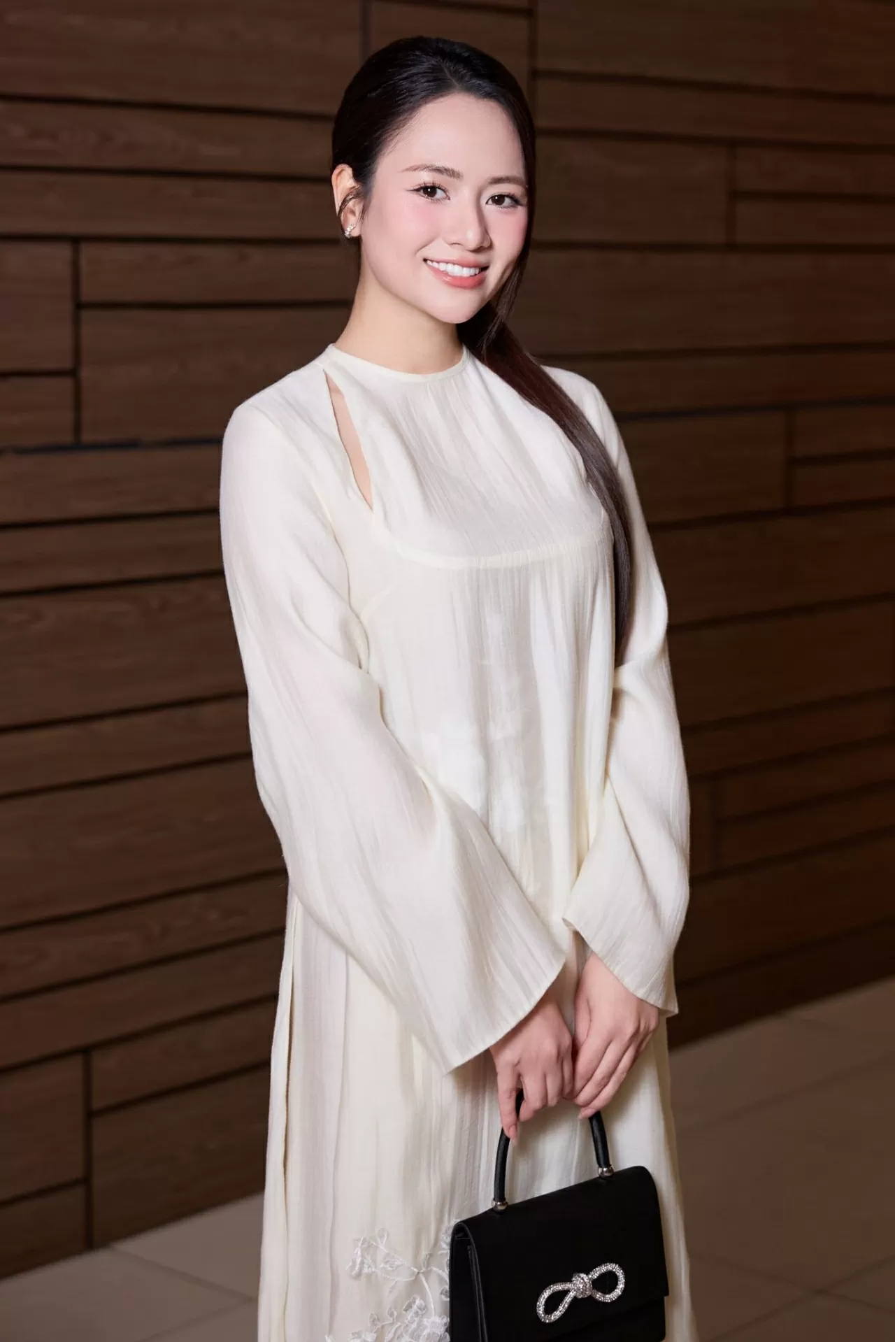 Diễn viên Việt Hoa phim Gió ngang khoảng trời xanh